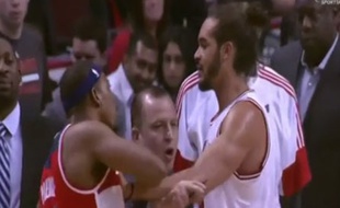 Paul Pierce et Joakim Noah en viennent aux mains lors d'un match de pré-saison, le 6 octobre 2014.