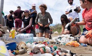Des centaines de déchets plastiques sont ramassés à chaque mobilisation.