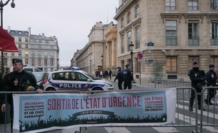 Manifestation en faveur de la sortie de l'état d'urgence en février 2016 à Paris.