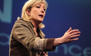 Marine Le Pen lors de son déplacement à Chateauroux, le 26 février 2012.