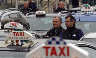 Opération escargot de taxis à Marseille le 30 janvier 2008