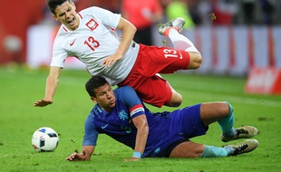 Mariusz Stepinski en juin dernier sous le maillot polonais (A).