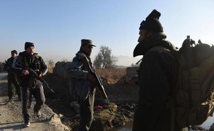 Des forces de sécurité afghanes sur les lieux d'un attentat à Kaboul, le 18 novembre 2014