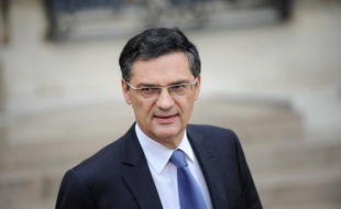 Patrick Devedjian a affirmé lundi qu'entre lui et Nicolas Sarkozy, son ami de "plus de 30 ans", il y avait désormais son fils Jean, et il s'est dit "sûr" que si le chef de l'Etat voulait lui faire perdre la présidence du conseil général des Hauts-de-Seine, il y parviendrait.