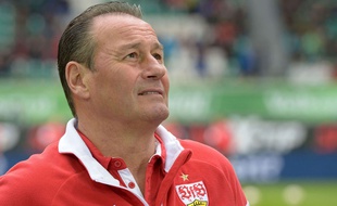 Huub Stevens lors de Wolfsbourg-Stuttgart le 4 avril 2015.