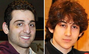Tamerlan (G) et Djokhar Tsarnaev, accusés d'être les auteurs de l'attentat de Boston du 15 avril 2013.