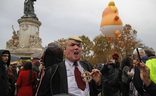 Un millier de personnes étaient réunies dimanche après-midi place de la République à Paris