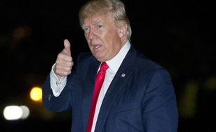 Donald J. Trump Président des Etats-Unis le 29 avril 2017 devant la Maison Blanche.
