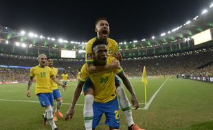 Rio de Janeiro-Brazil March 24, 2022 World Cup qualifiers, match between Brazil and Chile at Maracanã stadium Vinícius Junior celebrates his first goal for the Brazilian team along with Neymar