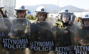 Illustration de policiers grecs.