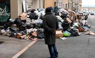 La métropole de Lyon lance un appel à projets de réduction des déchets (Illustration) -NICOLAS TUCAT / AFP)