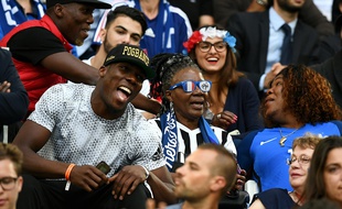 A gauche, Florentin Pogba. A droite, Yeo Moriba. sur le terrain, Paul joue avec les Bleus