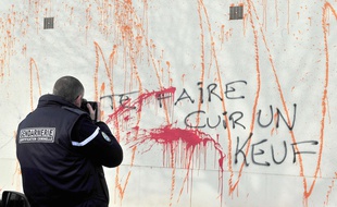 La gendarmerie de Sautron a été vandalisée
AFP PHOTO GEORGES GOBET