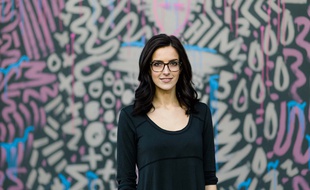 Sarah Schachner, la compositrice des musiques du tout nouveau Assassin's Creed Origins.