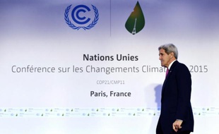 Le secrétaire d'Etat américain John Kerry au Bourget à Paris, pendant la COP21, le 9 décembre 2015