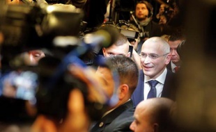 Si la Russie a libéré Mikhaïl Khodorkovski, Ioukos, l'ex-empire pétrolier de l'oligarque déchu, reste au centre de multiples procédures pouvant coûter à Moscou des sommes sans précédent en droit des affaires.