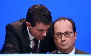 Manuel Valls et François Hollande réunis le 18 décembre 2015 devant les maires de France.
