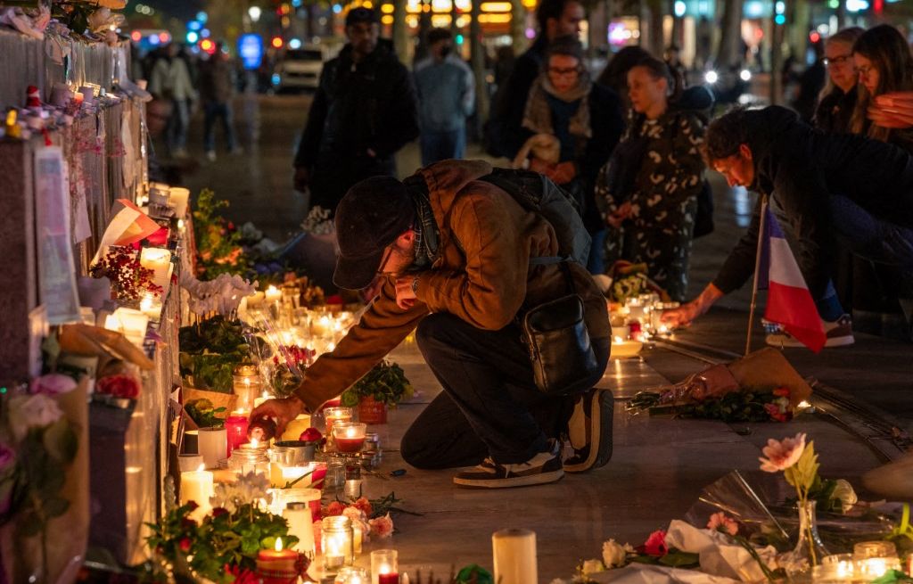 10 ans des attentats : « La mémoire du 13-Novembre devient celle du Bataclan »... Comment notre souvenir collectif évolue