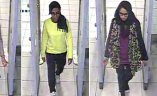 Images de vidéosurveillance du 23 février 2015 fournie à la police montrant les trois lycéennes (de g à d) Kadiza Sultana, Amira Abase et Shamima Begum aux contrôles de sécurité à l'aéroport de Gatwick près de Londres