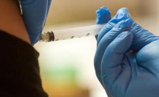 Les urgentistes ont dénoncé jeudi la "situation sanitaire critique" dans les hôpitaux surchargés en raison de l'épidémie et réclamé au gouvernement la réouverture de lits