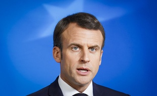 Emmanuel Macron est présenté à tort comme à l'initiative d'une proposition de loi, qui vise à suspendre les droits au RSA pour les manifestants qui commettent des dégradations.
