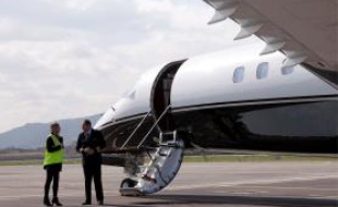 L'aéroport de Cannes-Mandelieu est dédié à l'aviation d'affaires et privée.