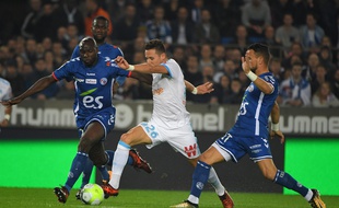 Florian Thauvin entouré d'Ernest Seka et Anthony Goncalves.