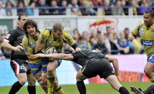 Clermont a puni un très inquiétant Biarritz (41-0), samedi, reprenant du même coup la tête du Top 14 de rugby à la faveur de la défaite du leader Castres à domicile face au Racing-Métro, la veille au soir (23-19) en ouverture de la 9e journée.