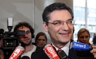 Les ex-ministres UMP Patrick Devedjian et Alain Madelin ont été déboutés par le tribunal de Paris de leur action en diffamation contre l'eurodéputé socialiste Vincent Peillon, qu'ils poursuivaient pour avoir évoqué un fait divers auquel ils ont été mêlés en 1965.
