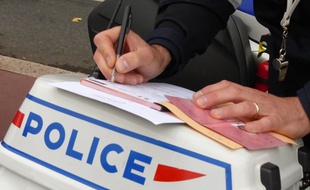 Le 7 octobre 2014, Lyon. La police accompagnée d'agents de la Dreal et d'inspecteurs du travail procède à Lyon à des contrôles du transport de marchandises par des véhicules utilitaires.