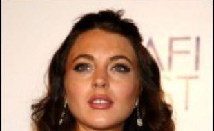 La jeune actrice américaine Lindsay Lohan, connue pour son goût de la fête, est entrée en cure de désintoxication, a annoncé mercredi le site internet spécialisé dans les célébrités TMZ.com, information confirmée à demi-mot par la comédienne.