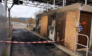 Le péage de Saint-Loup, sur l'A62, a été incendié dans la nuit du 1er au 2 janvier dernier.