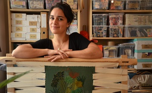 Zélia Smith est costumière depuis sept ans à l'Opéra de Lyon.