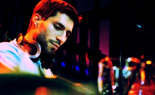 Outre Yuri Buenaventura, DJ Carlos sera au parc de Gerland samedi lors de la soirée salsa du festival.