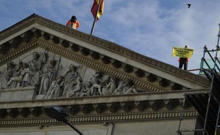 Les députés espagnols ont voté jeudi une loi sur le littoral, censée en "renforcer les mécanismes de protection" selon le parti conservateur au pouvoir, mais décriée par les écologistes qui affirment qu'elle permettra de pérenniser des constructions illégales.