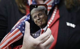 Une coque de smartphone à l'effigie de Donald Trump.AP Photo/John Locher