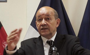 Le ministre de la Défense français Jean-Yves Le Drian lors d'une conférence de presse à Kaboul en Afghanistan, le 18 juillet 2012.