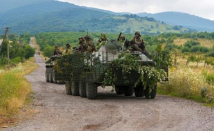 Des soldats ukrainiens, près de la ville de Moukatchevé le 13 juillet 2015
