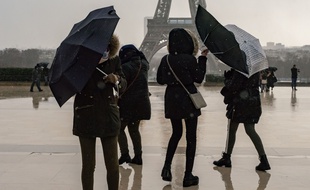 Coup de vent à Paris. Photo d'archive (janvier 18), mais scène d'actualité ce week-end.