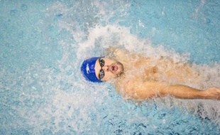 Britain's Liam Tancock competes in the Men's 50m Backstroke event during the 4th meet of the Short Course Swimming World Cup in Berlin October 23, 2011. AFP PHOTO / JOHN MACDOUGALL