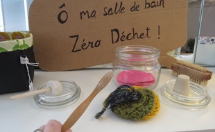 On peut réduire ses déchets dans sa salle de bains avec du dentifrice et déodorant solide