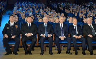 Vladimir Poutine (4eG) lors de la Journée des membres des services de sécurité russes (FSB), le 20 décembre 2015 à Moscou