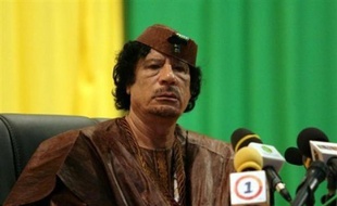 Le dirigeant libyen Mouammar Kadhafi, président en exercice de l'Union Africaine (UA), a déclaré à des journalistes dimanche que la Cour pénale internationale (CPI) représentait "une nouvelle forme de terrorisme mondial".