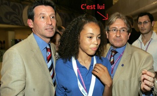 Mike Lee, ici en 2005 à Singapour lors de l'attribution des Jeux olympiques 2012 à Londres.