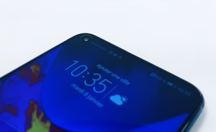 Le capteur de 25 mégapixels en façade de l'Honor View 20.