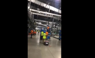 Des ouvriers UPS quittant leur poste en signe de protestation après le licenciement de deux d'entre eux, fin juillet 2018 aux États-Unis.
