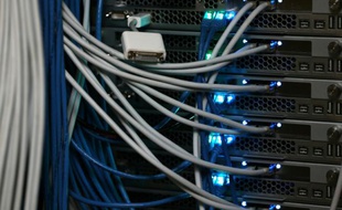 Deux hommes ont été arrêtés pour de la cybercriminalité.