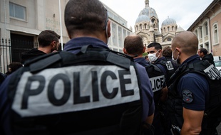 Illustration de policiers à Marseille