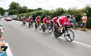 L'équipe Cofidis lors du contre-la-montre par équipe du Tour de France 2015.
