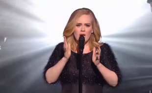Adele aux NRJ Music Awards, le 7 novembre 2015.